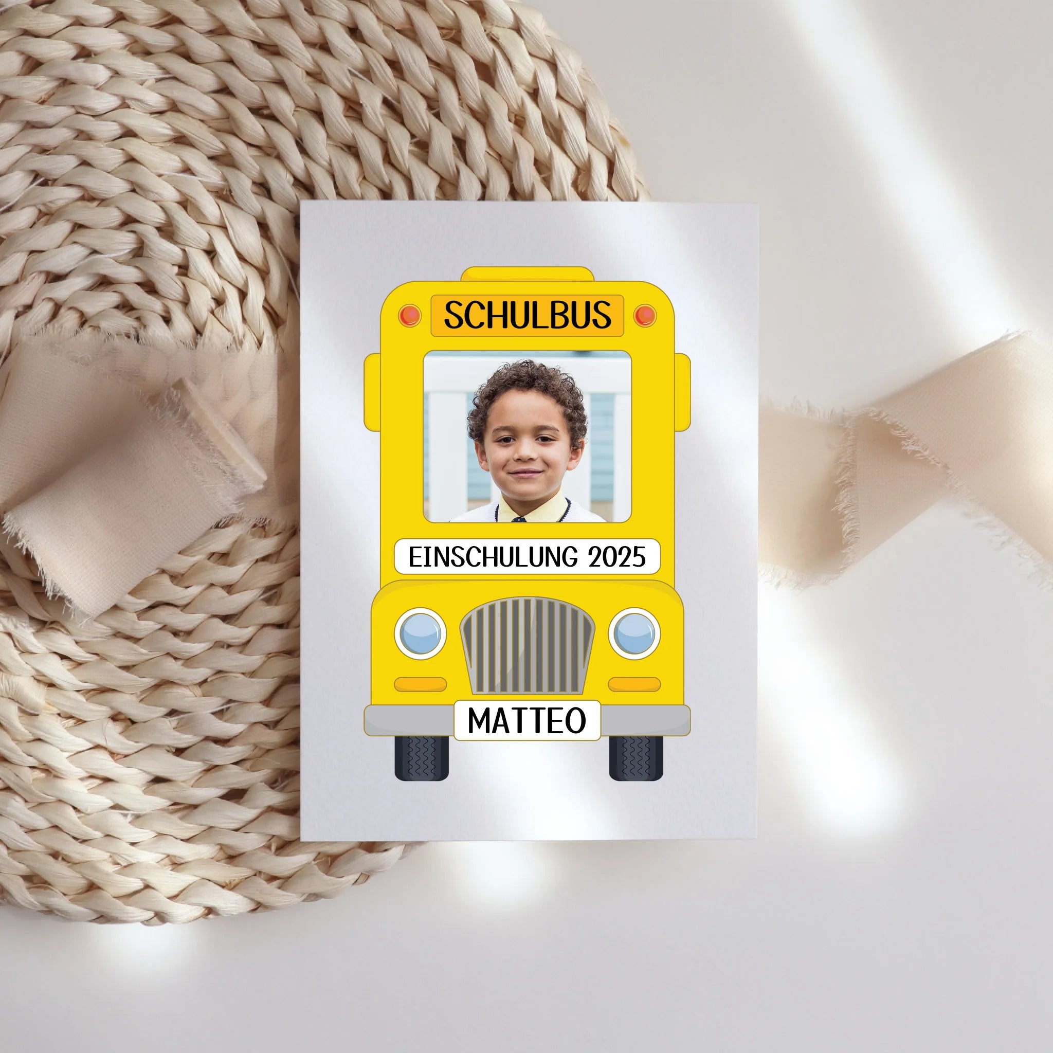 Karte Schulkind Junge, Einschulung Schulanfang Grußkarte Personalisiert mit Name, Einschulungskarte zum ersten Schultag für Erstklässler - Klappkarte mit Umschlag